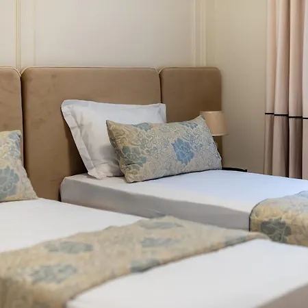 Violet In The Heart Of Apartman Tirana
