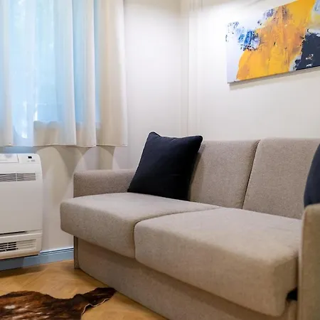Violet In The Heart Of Apartman